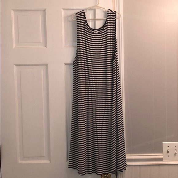 Old Navy Dresses & Skirts - black and white striped dress